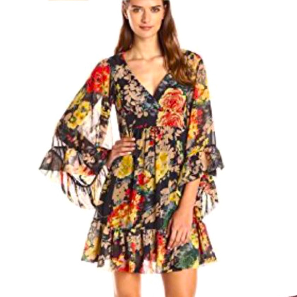 Betsey Johnson 🌟 flare sleeve floral ruffle dress